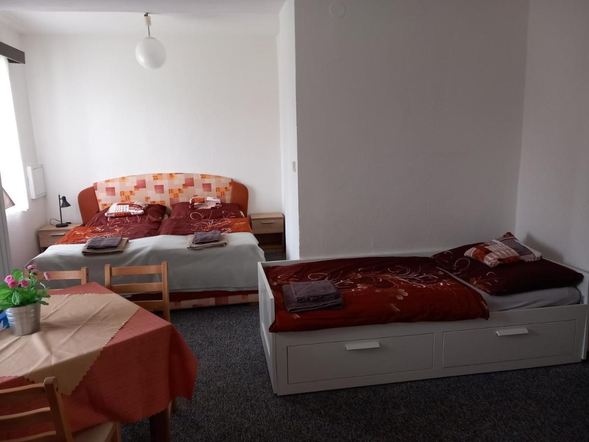 Penzion Na Vysluni Strasin Bagian luar foto